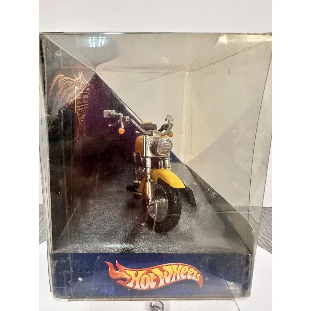 Harley Davidson Hot Wheels diecast model 1:18,‎ Fat Boy Classic Yellow